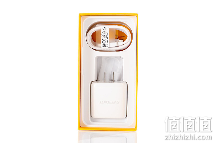 Realme 真我 X7 Pro 5G手机数据线和充电器