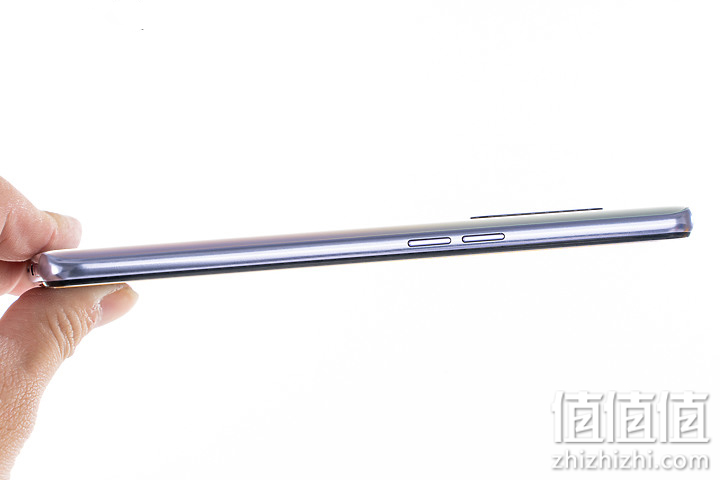 Realme 真我 X7 Pro 5G手机右侧