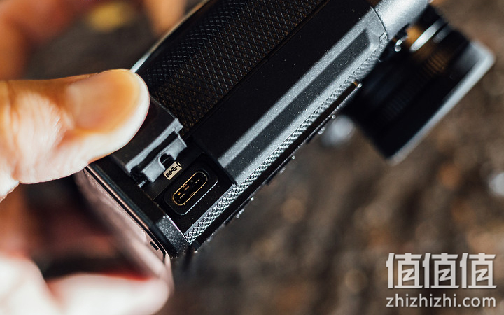 Leica 徕卡 SL2-S Type-C充电口