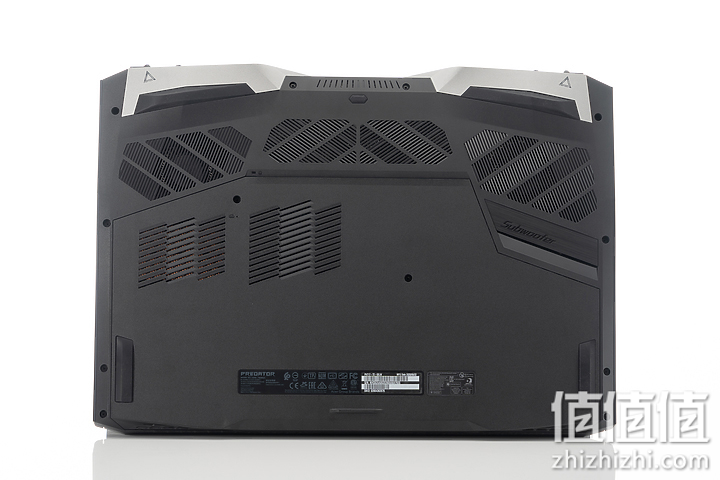 Acer 宏碁 掠夺者战斧700 游戏本底部外观