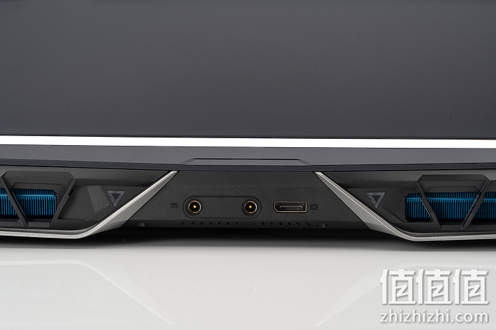 Acer 宏碁 掠夺者战斧700 游戏本接口