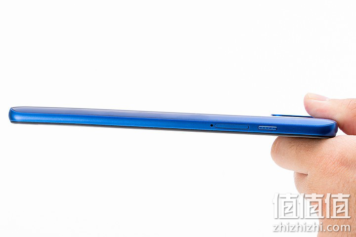 Motorola 摩托罗拉 Moto g 5G Plus 手机左侧外观