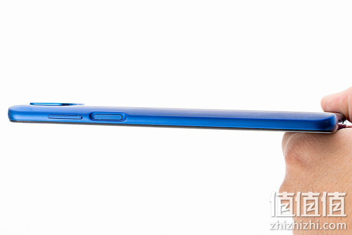 Motorola 摩托罗拉 Moto g 5G Plus 手机右侧细节