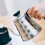 亚马逊销冠！明火可用：800ml HARIO好璃奥 V60 不锈钢细口咖啡手冲壶VKB-120HSV