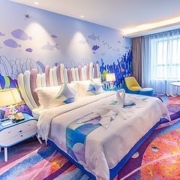 上海海昌海洋公园度假酒店 主题房1晚（含早餐+企鹅餐厅双人套餐+双人海洋公园2日畅玩）