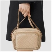 考拉海购黑卡会员： BURBERRY 博柏利 8015242 女士专属标识压花单肩斜挎包