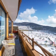 下楼即滑雪！安吉云上草原1168星空天文酒店 星球奇遇大床房1晚（含早餐+晚餐+双人2日滑雪票）