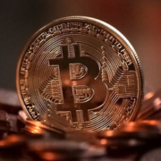 聚晚报：英国程序员痛失7500枚比特币 / 微信上线“疫苗接种点地图” / 网友评选糟糕手机设计