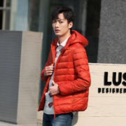 聚划算百亿补贴：雪中飞 轻薄羽绒服 男士短款连帽外套