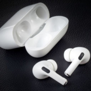 聚晚报：官方解答“就地过年”政策/ 新AirPods Pro有望四月发布 / 网友用配置RTX3060笔记本挖矿