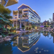 三亚海棠湾联投君亭酒店1晚（含早餐+旅拍+minibar）