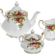 国内售价￥2158！Royal Albert 皇家阿尔伯特 老镇玫瑰系列 骨瓷茶壶糖罐奶壶三件套（1.2L+270ml+250ml） 到手￥729.13