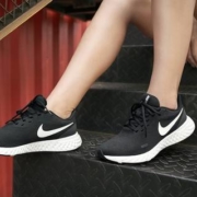 限码：NIKE 耐克 REVOLUTON 5 BQ3207 女款跑鞋