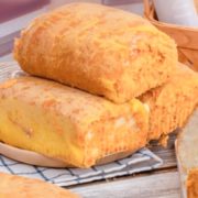 日期新鲜！BREAD&CAKE 香飘友 蛋皮肉松爆浆面包 140g*3 9.8元包邮（双重优惠）