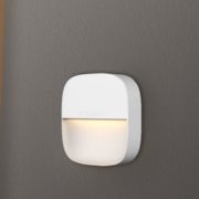 即插即用！Yeelight 易来 方形小夜灯 插电光感版