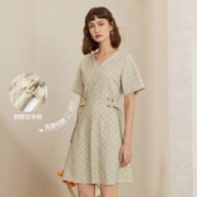 FANSILANEN 范思蓝恩 Z200950 女士V领格纹连衣裙