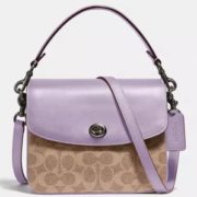 某猫¥2380！COACH蔻驰 Signature Canvas Cassie 女士老花邮差包