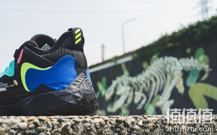 adidas Harden Vol.5 评测报告：极致地板流的战斗之选