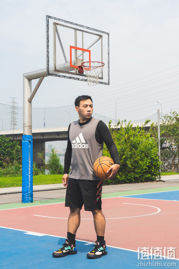 adidas Harden Vol.5 评测报告：极致地板流的战斗之选