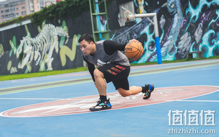 adidas Harden Vol.5 评测报告：极致地板流的战斗之选