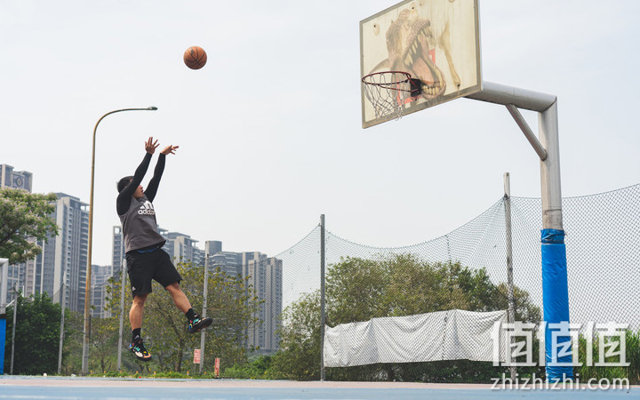 adidas Harden Vol.5 评测报告：极致地板流的战斗之选