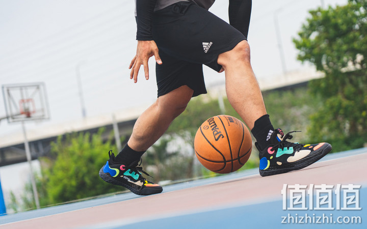 adidas Harden Vol.5 评测报告：极致地板流的战斗之选