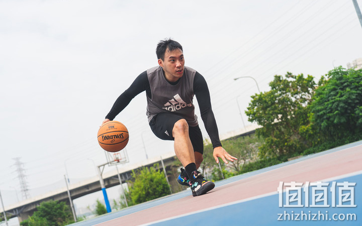 adidas Harden Vol.5 评测报告：极致地板流的战斗之选