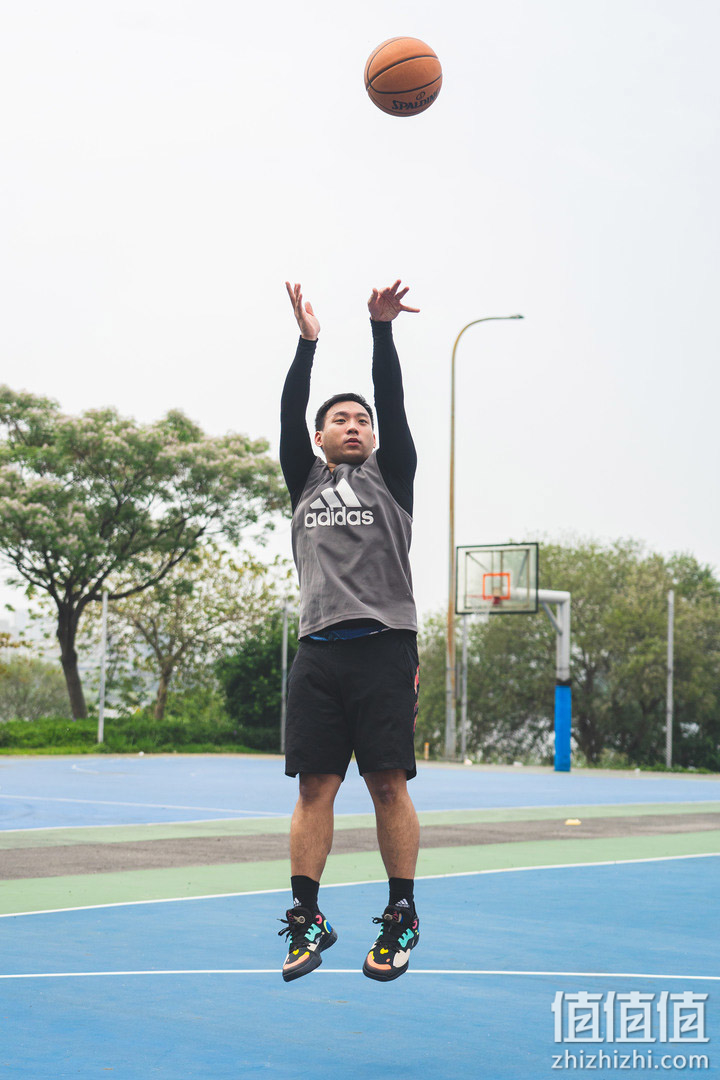 adidas Harden Vol.5 评测报告：极致地板流的战斗之选