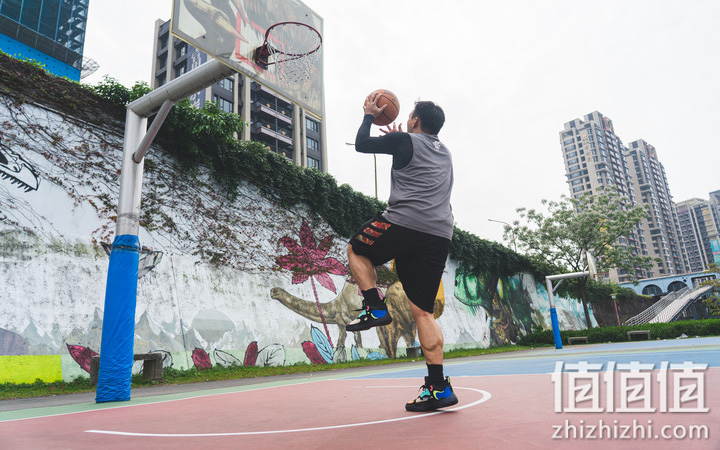 adidas Harden Vol.5 评测报告：极致地板流的战斗之选