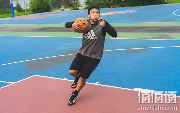 adidas Harden Vol.5 评测报告：极致地板流的战斗之选
