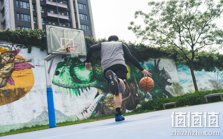 adidas Harden Vol.5 评测报告：极致地板流的战斗之选