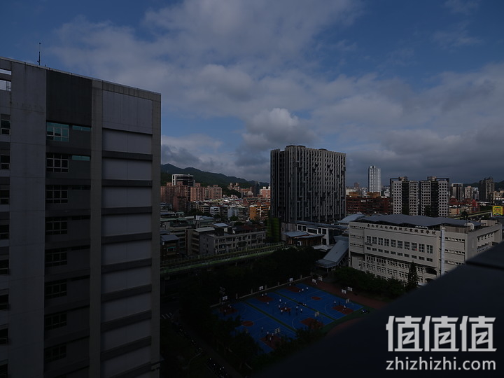 Fujifilm GFX100S 评测报告｜中画幅 x 一亿像素 x 高便携性