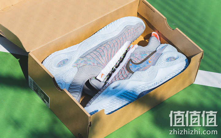 Nike Cosmic Unity 特殊配色开箱分享 在理想与实战间取得平衡！