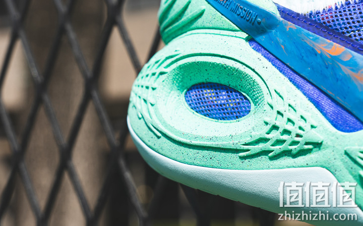Nike Cosmic Unity 特殊配色开箱分享 在理想与实战间取得平衡！