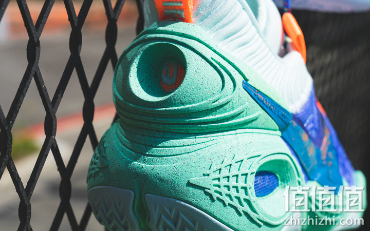 Nike Cosmic Unity 特殊配色开箱分享 在理想与实战间取得平衡！