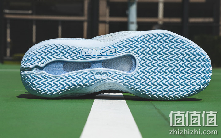 Nike Cosmic Unity 特殊配色开箱分享 在理想与实战间取得平衡！