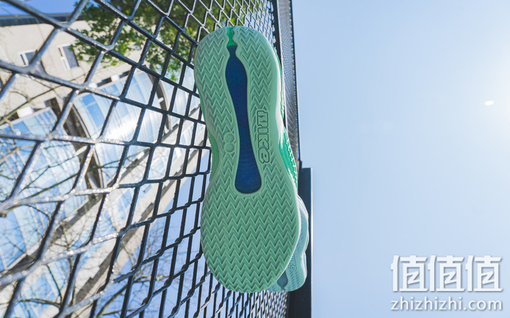 Nike Cosmic Unity 特殊配色开箱分享 在理想与实战间取得平衡！