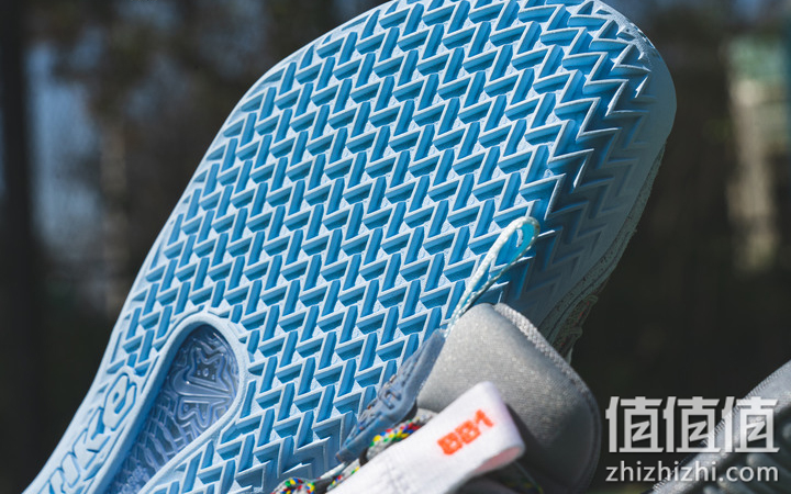 Nike Cosmic Unity 特殊配色开箱分享 在理想与实战间取得平衡！