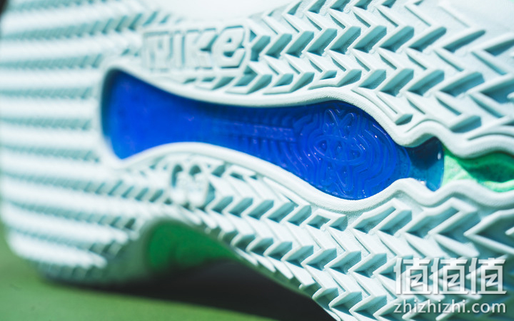Nike Cosmic Unity 特殊配色开箱分享 在理想与实战间取得平衡！