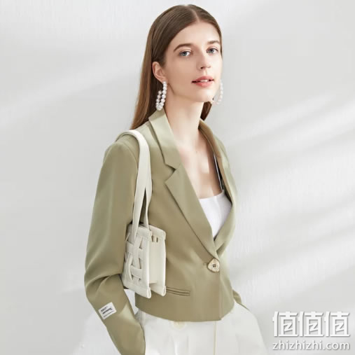 风姿卓越的女士小西服推荐