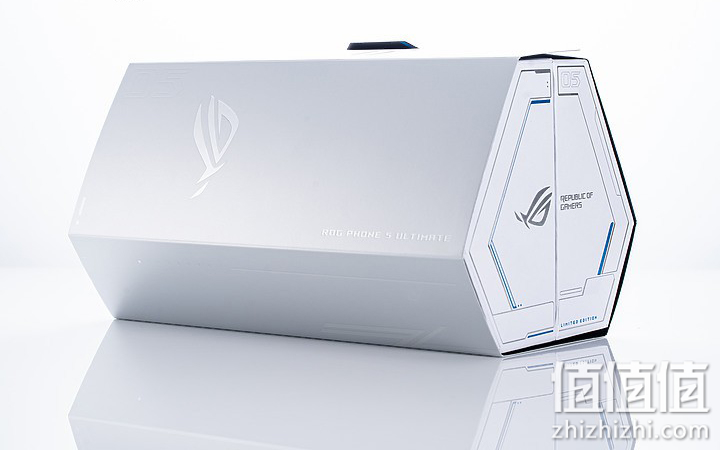 ROG 游戏手机5 评测报告｜回归绚烂设计 机型再进化
