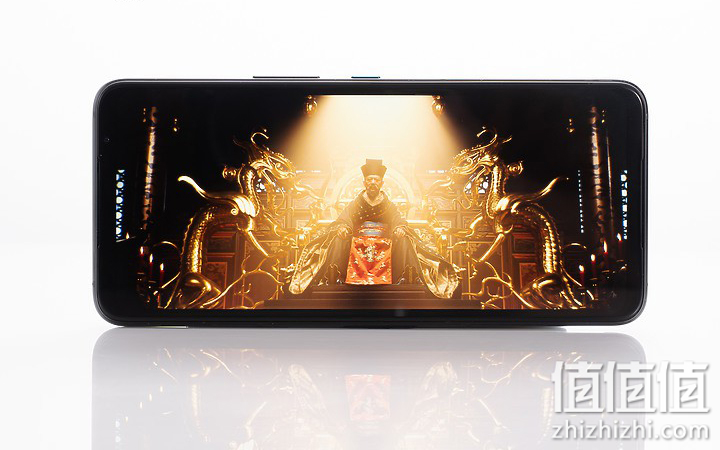 ROG 游戏手机5 评测报告｜回归绚烂设计 机型再进化