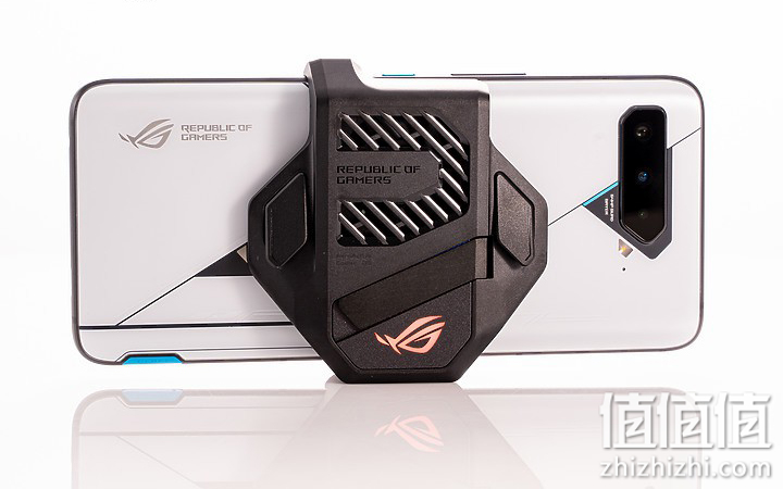 ROG 游戏手机5 评测报告｜回归绚烂设计 机型再进化