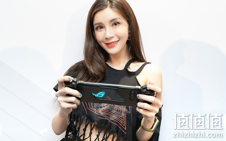 ROG 游戏手机5 评测报告｜回归绚烂设计 机型再进化