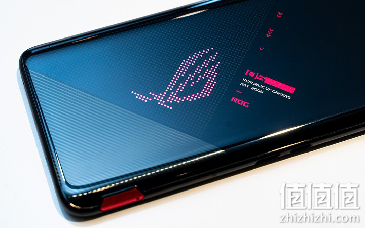ROG 游戏手机5 评测报告｜回归绚烂设计 机型再进化