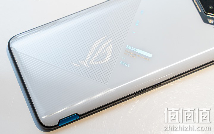 ROG 游戏手机5 评测报告｜回归绚烂设计 机型再进化