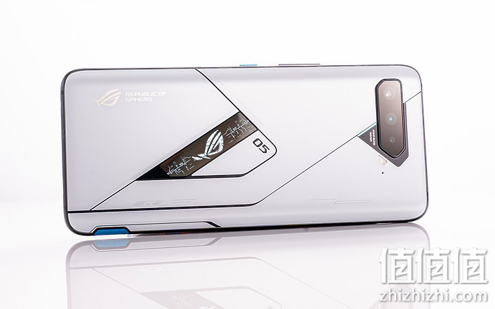 ROG 游戏手机5 评测报告｜回归绚烂设计 机型再进化