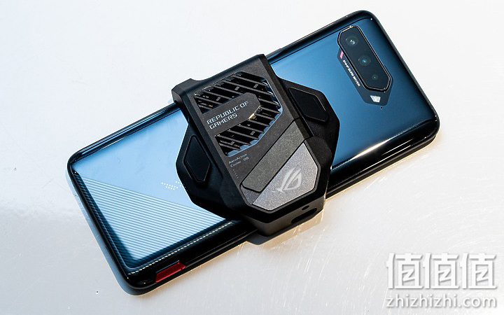 ROG 游戏手机5 评测报告｜回归绚烂设计 机型再进化