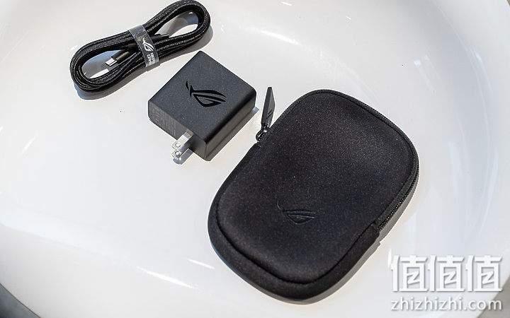 ROG 游戏手机5 评测报告｜回归绚烂设计 机型再进化