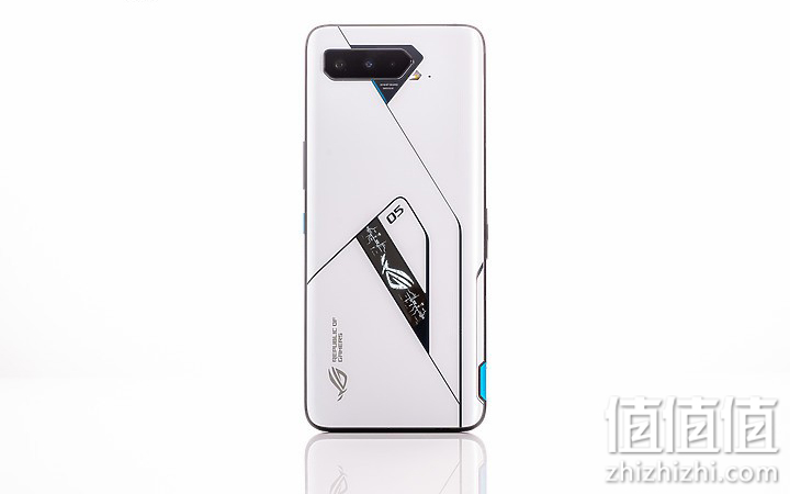 ROG 游戏手机5 评测报告｜回归绚烂设计 机型再进化